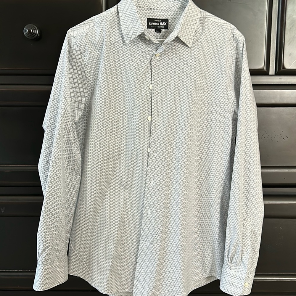 Express 1MX button down 💙